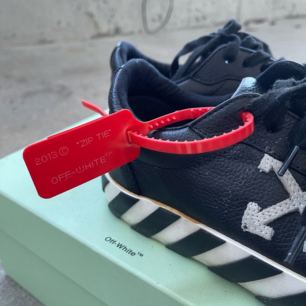 Off white low vulcanized. AUTH